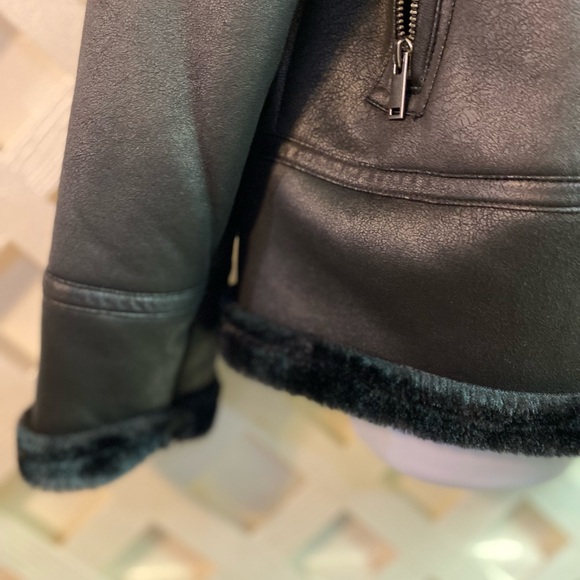 Universal Threads Faux Leather/Shearling Zip Front Long Sleeve Jacket Black Med. - Picture 5 of 7